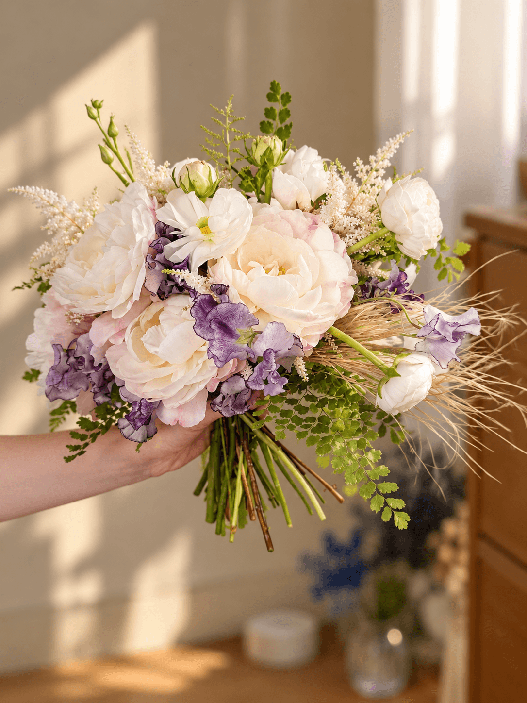 Buchet de mireasă — Buchet de mireasă alb cu accente mov