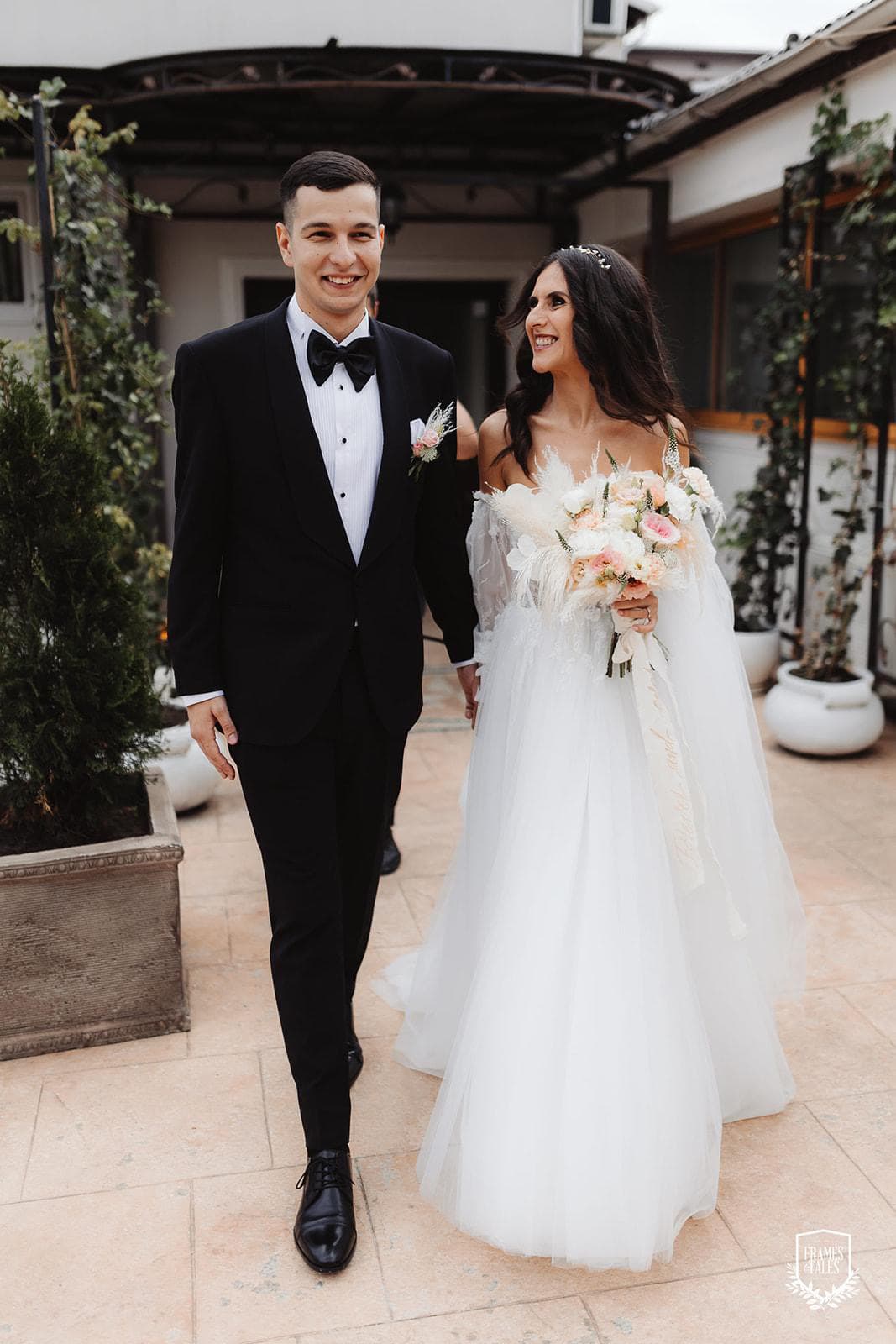 Decor floral — O nuntă de toamnă în tonuri calde — romantism,flori și lumină