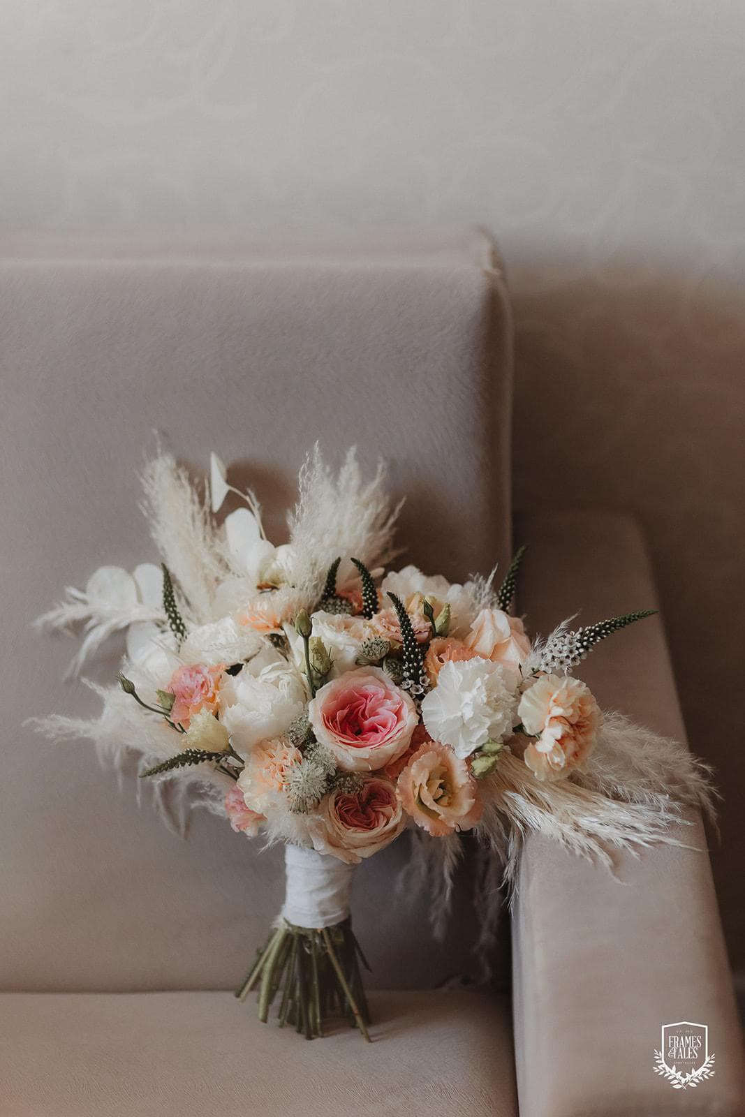 Decor floral — O nuntă de toamnă în tonuri calde — romantism,flori și lumină
