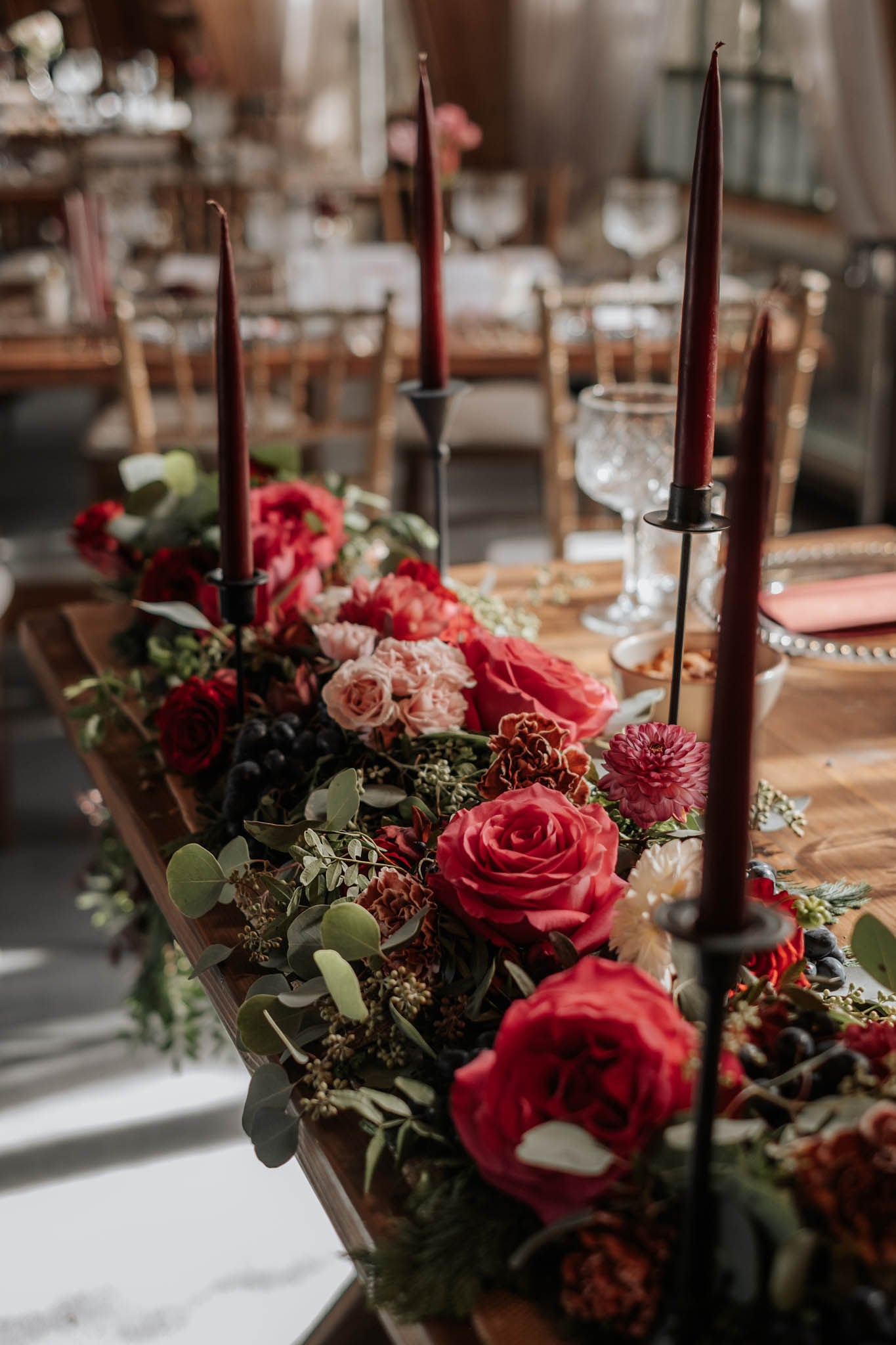 Decor floral de nuntă — Nuntă în tonuri de vin