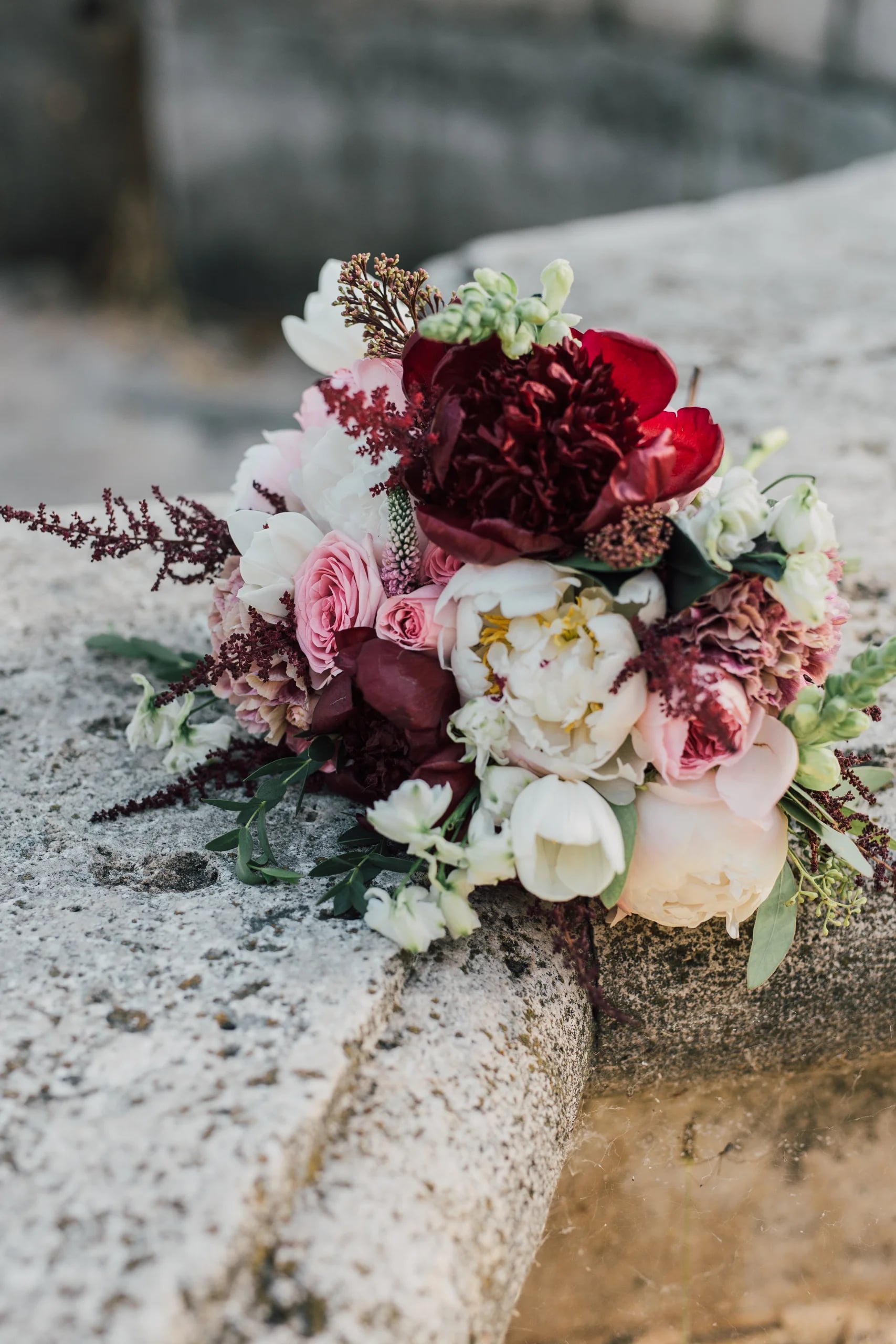 Buchet — Buchet de mireasă în tonuri de burgundy și roz pudrat