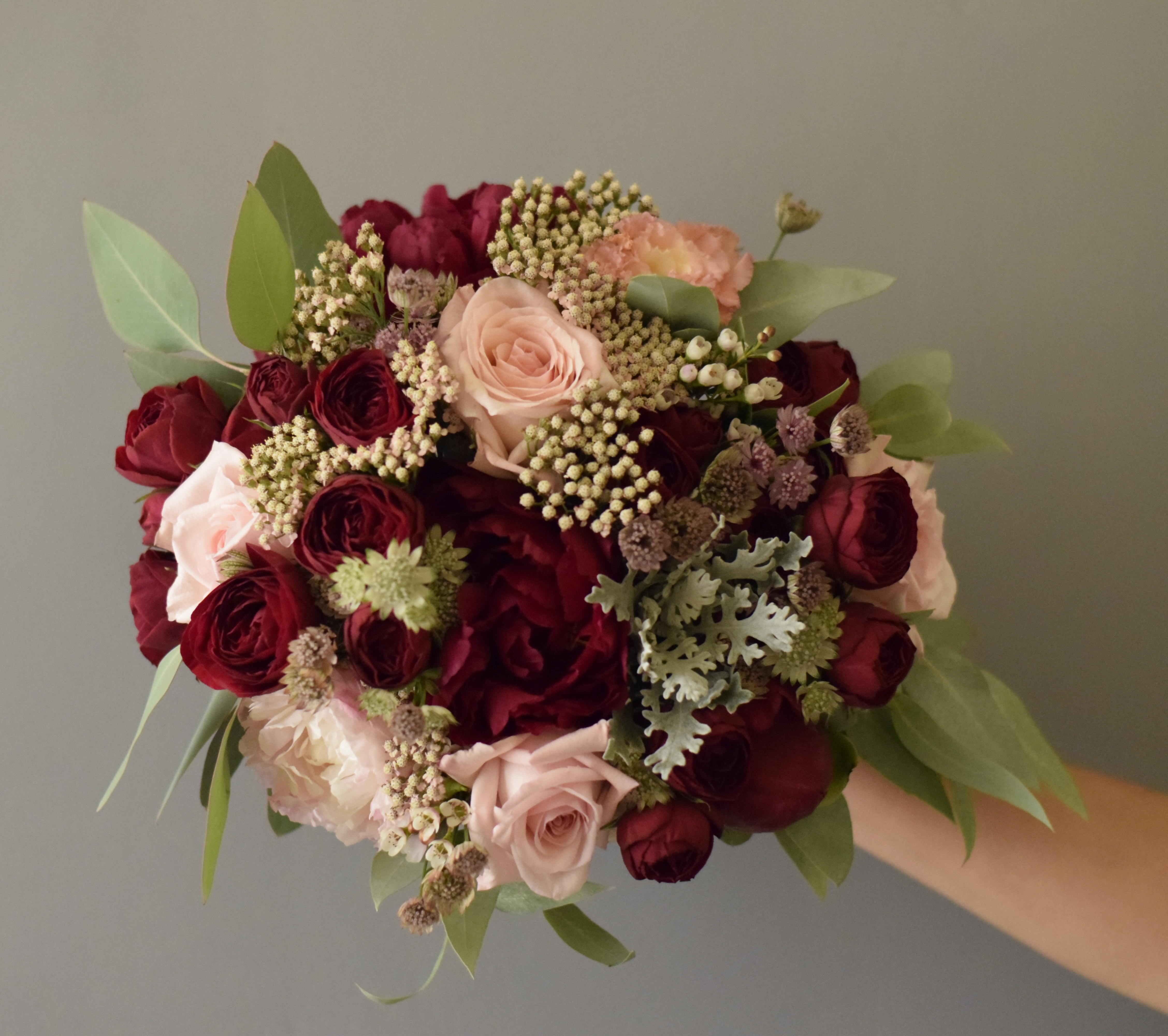 buchet mireasa rosu rotund